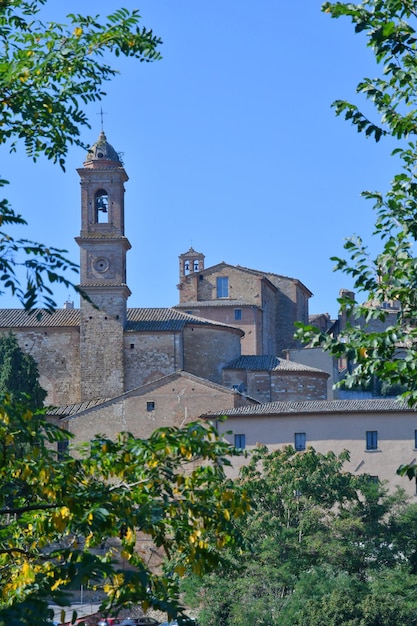 イタリアのトスカニーの古い町であるモンテプルチアノから見た風景