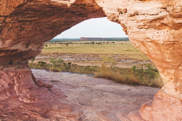 Photo landscape seen through a cave