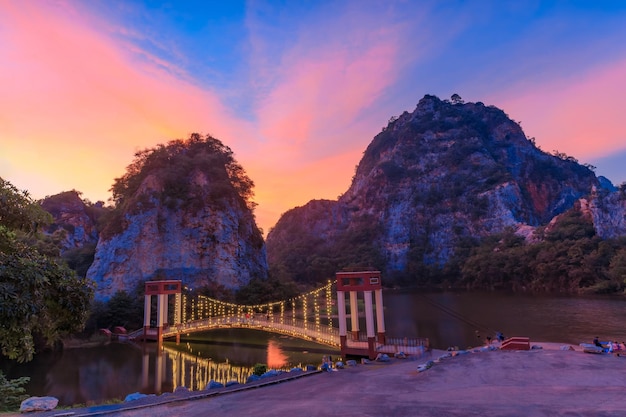 Photo landscape of snake mountain at ratchaburi province thailand in thailand we call khao hin ngoo