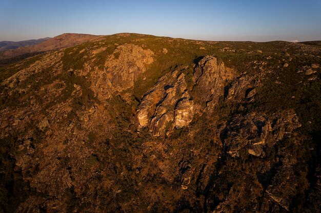 Piornal 근처 Sierra de Tormantos의 일몰 풍경. 극한. 스페인.