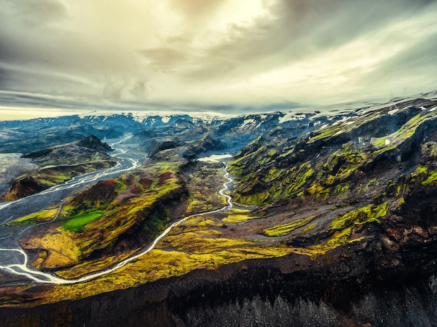 Foto il paesaggio di thorsmork in altopiano islandese.