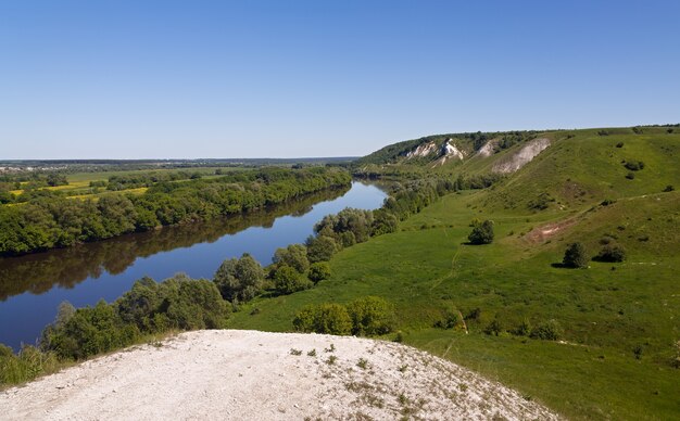 Foto paesaggio nella valle del fiume don nella russia centrale