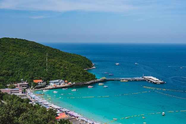 写真 ラン島のタワエンビーチの風景ラン島はパタヤ市近くの有名な島です