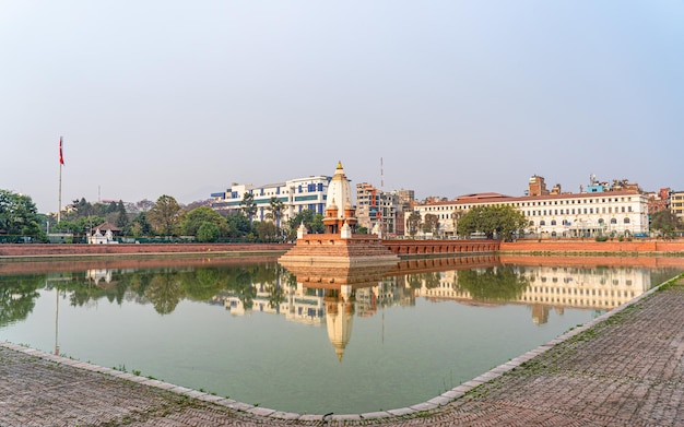 Vista del paesaggio di rani pokhari pond a kathmandu in nepal