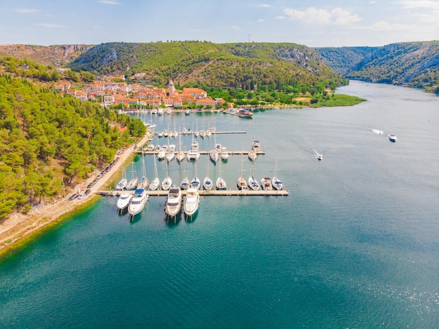 Photo landscape view of skradin bay summer time