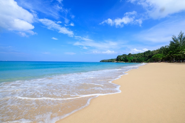 風景ビュースリン砂浜ビーチ夏休みプーケットタイ