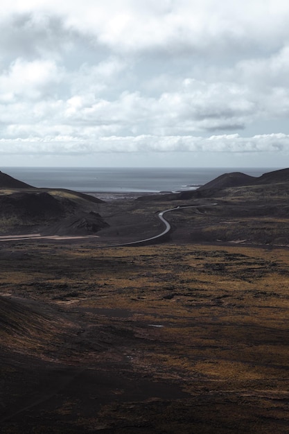 アイスランドの火山渓谷の風景