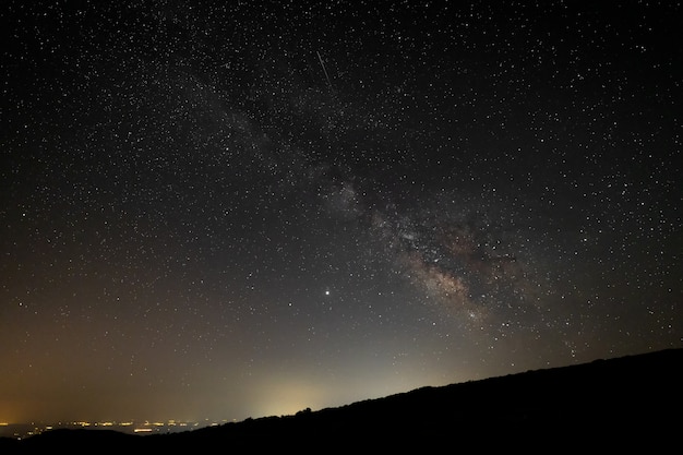 Paesaggio con via lattea dalla sierra de tormantos.