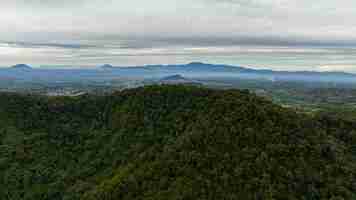 Photo landscape with mountains and jungle sumatra indonesia