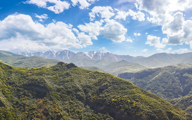 山と空のある風景