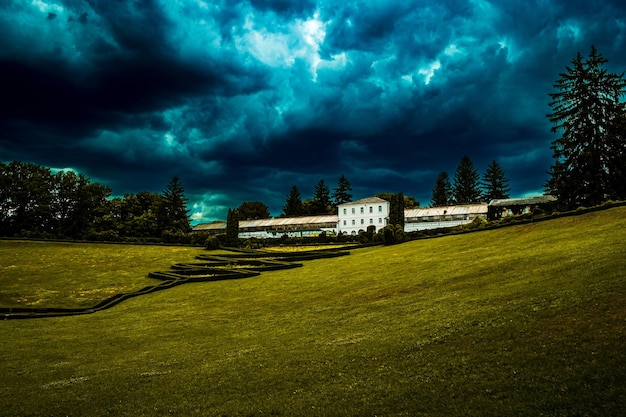 Foto paesaggio con cielo e nuvole