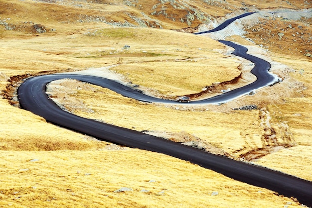 Фото Пейзаж с извилистой дорогой