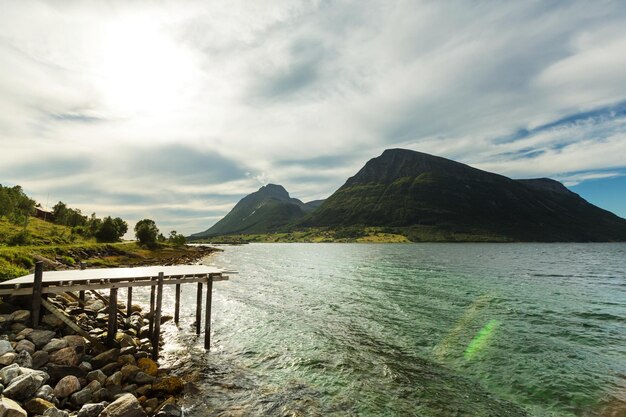 ノルウェーの切り立った崖の風景
