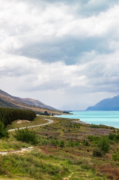 Paesaggi sull'isola del sud lago pukaki strada panoramica per il monte cook in nuova zelanda