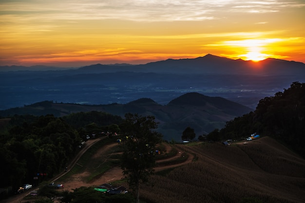 landschap Berg met zonsondergang in Nan Thailand