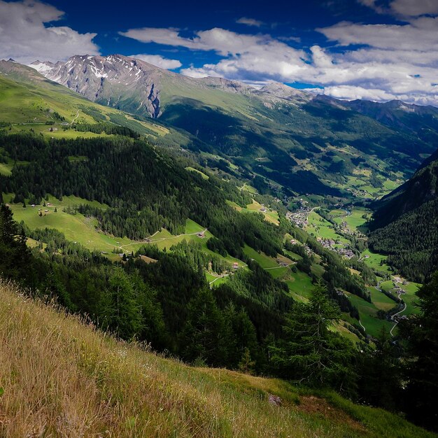 Foto landschap in de oostenrijkse alpen bij heiligenblut