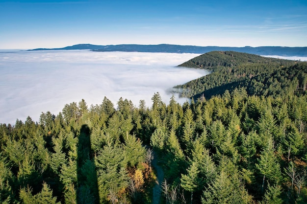 Landschap met bergen en meer