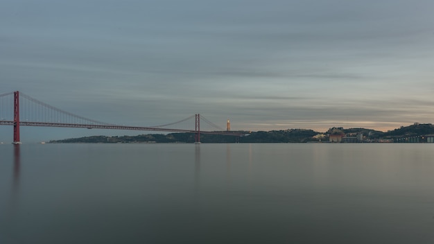 Landschap op de brug 25 april Lissabon Portugal