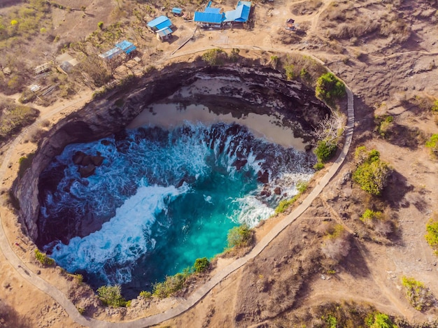 Landschap over Broken Beach in Nusa Penida Indonesië Angel's BillaBong Beach Populaire toeristische bestemming Bali