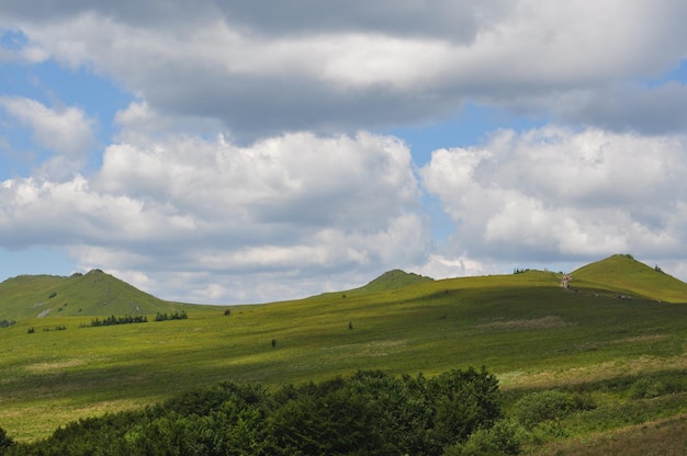 Landschap tegenover wolken
