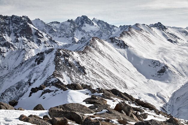 Landschap van besneeuwde bergen