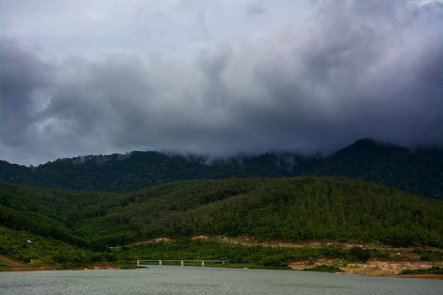 Landschap van Cloud cover berg