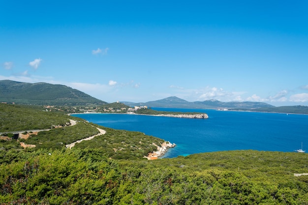 Landschap van de kust van capo caccia