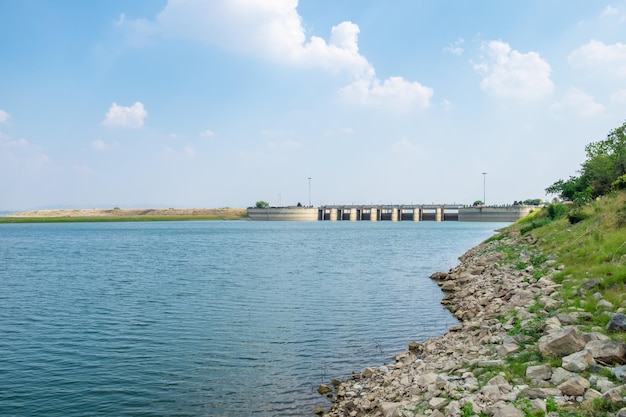 Landschap van de Pa Sak Jolasid-dam