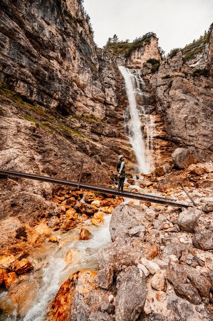 Landschap van Dolomieten fanes vallei Wandelen natuur in dolomiet Italië in de buurt van Cortina d'Ampezzo De Fanes watervallen Cascate di Fanes Dolomieten Italië Via Ferrata Lucio Dalaiti