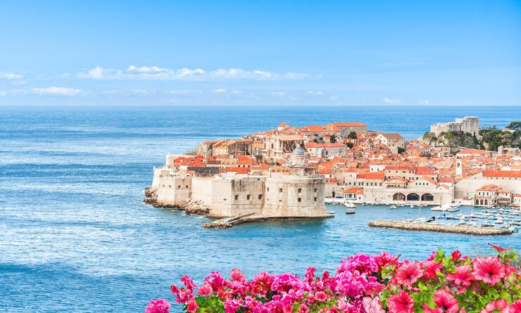 Landschap van Dubrovnik op een zonnige dag in de Adriatische zee Kroatië