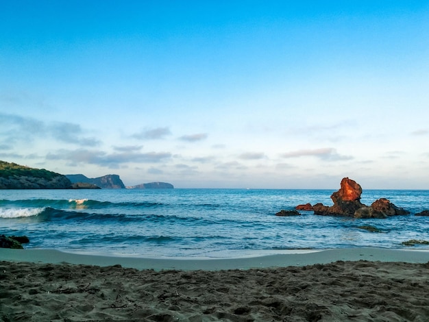 Landschap van een tropisch strand op Ibiza