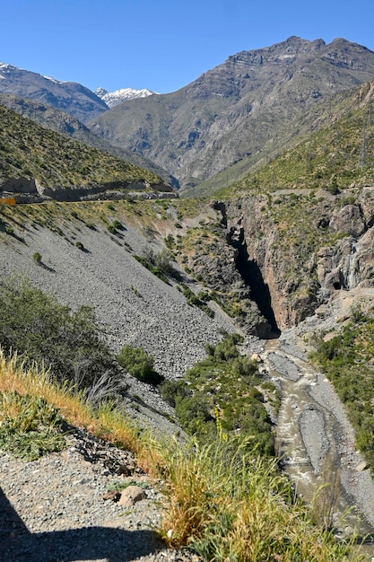 landschap van het binnenland van Chili op weg naar Portillo