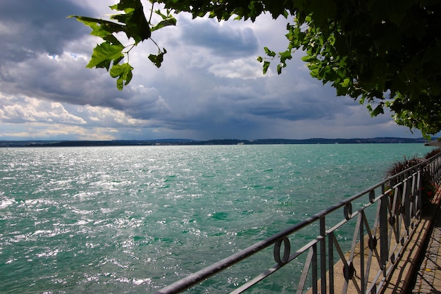 Landschap van het Bodenmeer, Meersburg, Baden-Wuerttemberg, Duitsland.