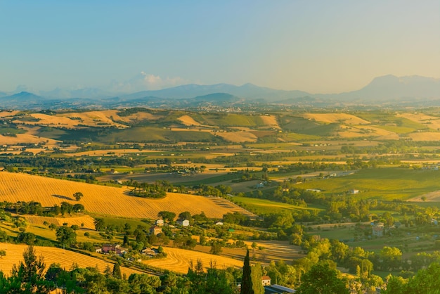 landschap van Italiaanse heuvels en velden