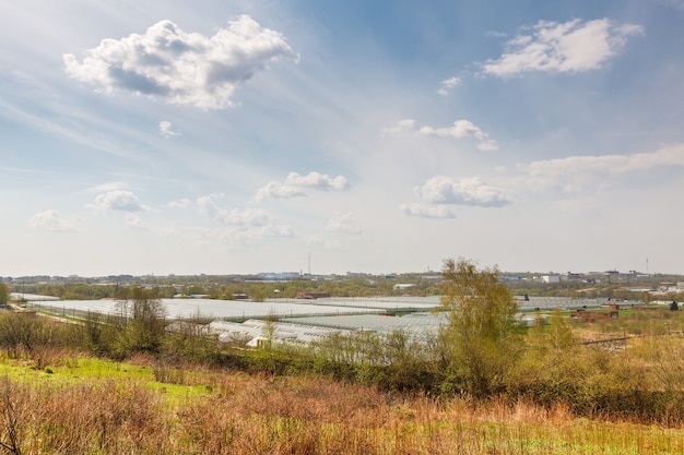 Landschap van kassen die groenten verbouwen