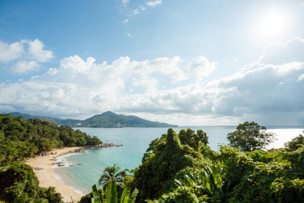 Landschap van natuurlijk zeestrand op Phuket Thailand