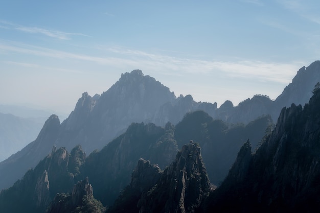 Landschap van Onderstel Huangshan (Gele Bergen). UNESCO werelderfgoed. Gevestigd in Huangshan, Anhui, China.