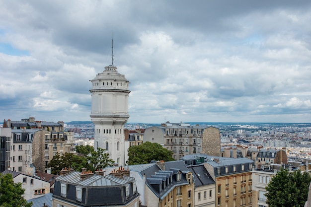 Landschap van parijs met een prachtig uitzicht vanaf de top van de europese historische wijken