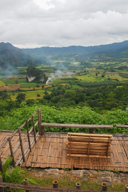 Landschap van phu lanka-berg bospark in phayao-provincie thailand