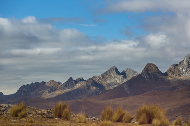 Landschap van sneeuw hoge berg in de Andes, dichtbij Huaraz, Peru