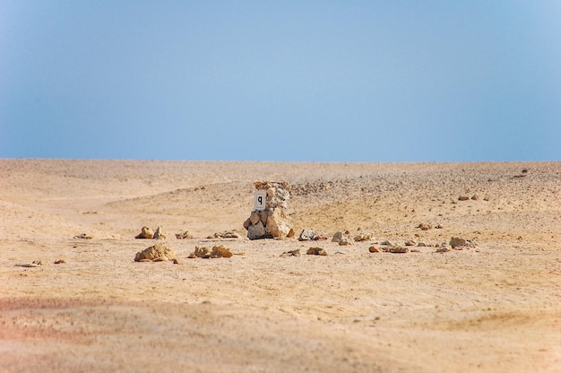 Landschap van woestijn en rotsen in de buurt van Hurghada, Egypte.