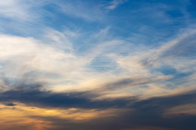 landschap van zonsondergang aan de hemel