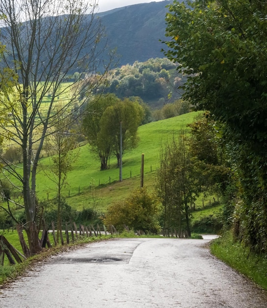 Landschappen van Asturië, Noord-Spanje Wegen en bergen