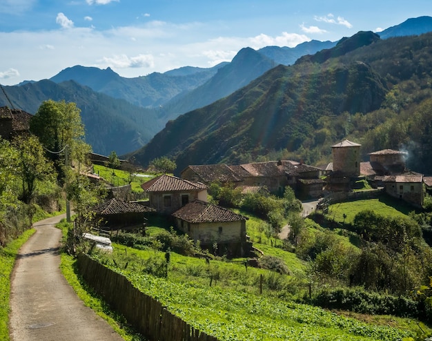 Landschappen van Asturië, Noord-Spanje Wegen en bergen