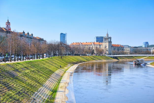 Landschappen van het moderne deel van de rivier Vilnius en Vilna