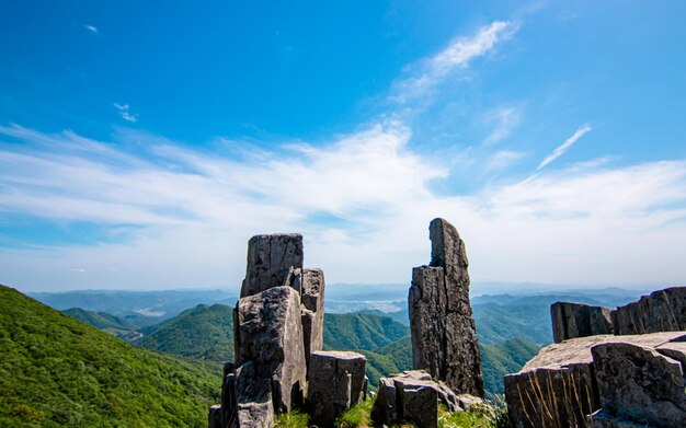 Foto landschapsbeeld van verticale rotsen mount mudeungsan in gwangju zuid-korea