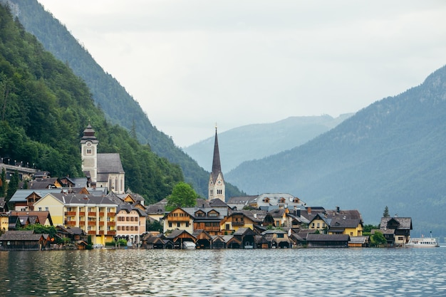 Landschapsmening van hallstatt-stad in Oostenrijkse Alpen