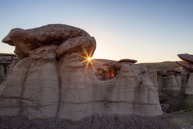 Landschapsmening van unieke rotsformatie in de woestijn van New Mexico