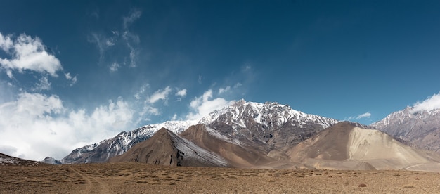 Landschapspanorama van het grote besneeuwde Himalayagebergte, Nepal Everest-gebied