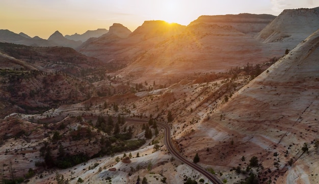 Landschapszonsondergang in het mooie Nationale Park van Zion Canyon in Utah